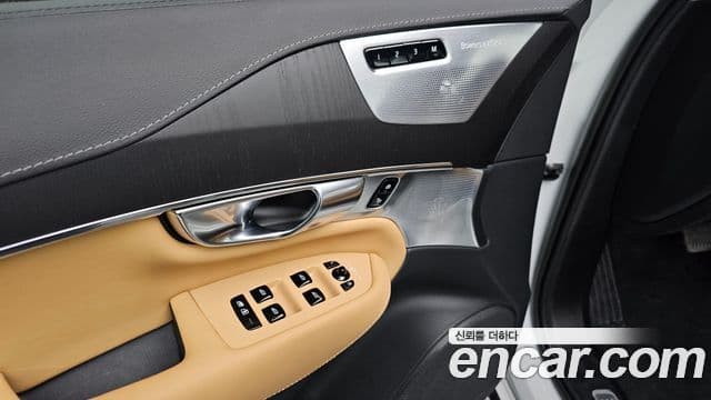 Volvo XC90 2023 — Фото 19/20