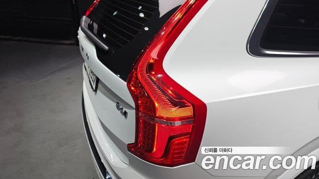 Volvo XC90 2023 — Photo 32/32
