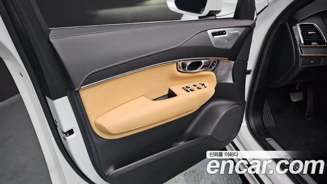 Volvo XC90 2023 — Photo 21/32