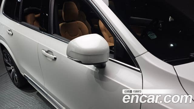 Volvo XC90 2023 — Photo 29/32