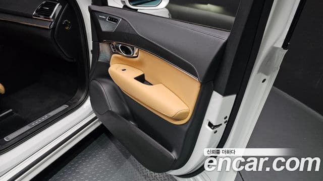 Volvo XC90 2023 — Photo 20/32