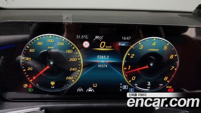 Mercedes-Benz GLB-Class 2023 — Şəkil 8/20