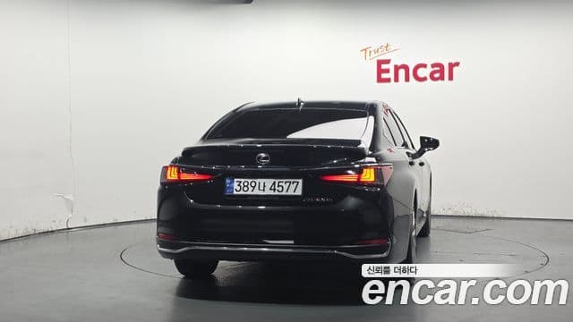 Lexus ES300h 2023 — ფოტო 4/20