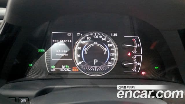 Lexus ES300h 2023 — ფოტო 8/20