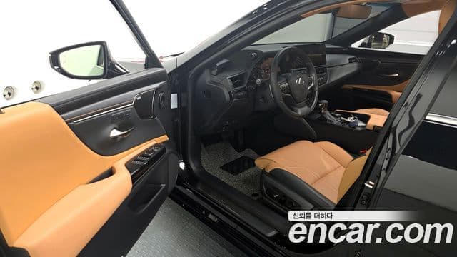 Lexus ES300h 2023 — ფოტო 10/20