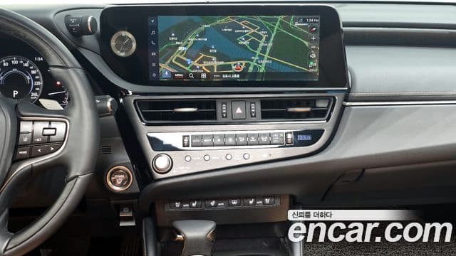 Lexus ES300h 2023 — ფოტო 13/20