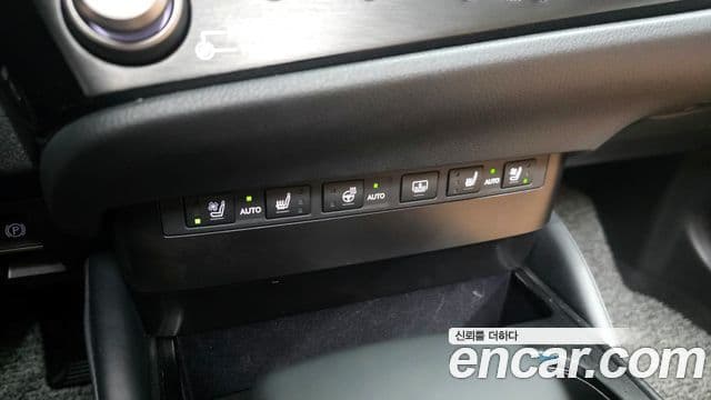 Lexus ES300h 2023 — ფოტო 18/20