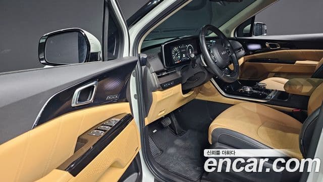 Kia Carnival 2021 — фото 11 из 20