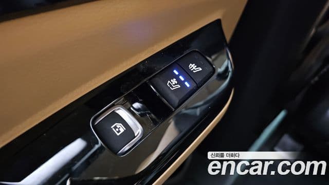 Kia Carnival 2021 — фото 18 из 20