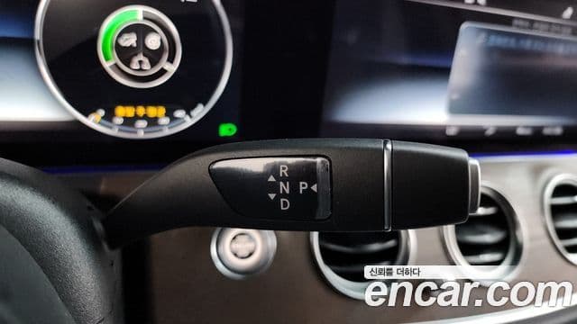 Mercedes-Benz E-Class 2018 — Şəkil 9/20