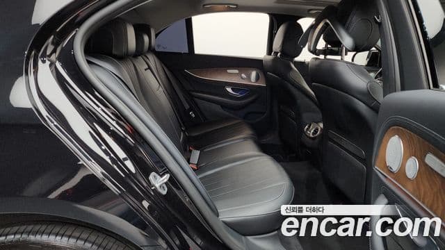 Mercedes-Benz E-Class 2018 — Şəkil 12/20