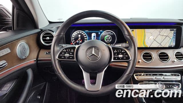Mercedes-Benz E-Class 2018 — фото 14 из 20