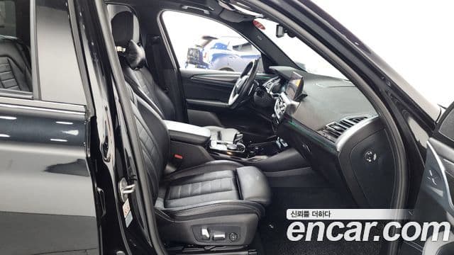 BMW X3 2022 — ფოტო 28/32