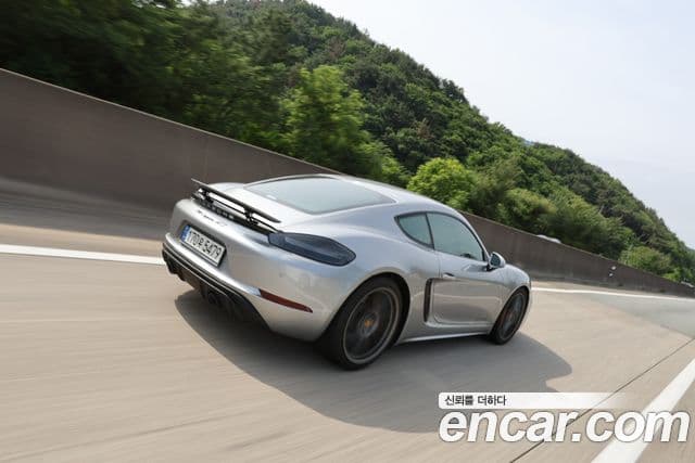 Porsche 718 Cayman 2021 — ფოტო 14/14