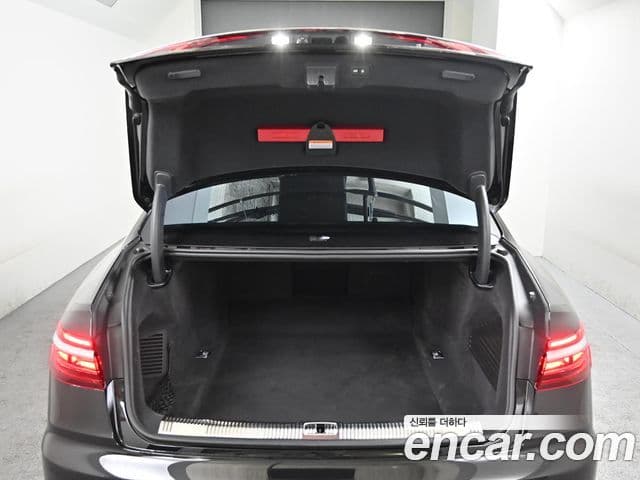 Audi A8 2023 — Photo 8/20