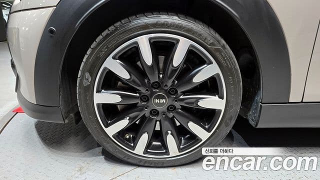 Mini Cooper S 2022 — ფოტო 5/20