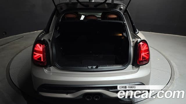 Mini Cooper S 2022 — ფოტო 20/20