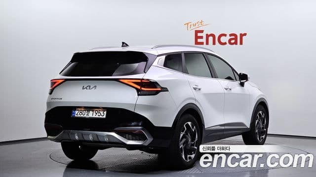 Kia Sportage 2021 — ფოტო 2/20