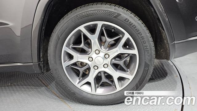 Jeep Grand Cherokee 2020 — Photo 7/35