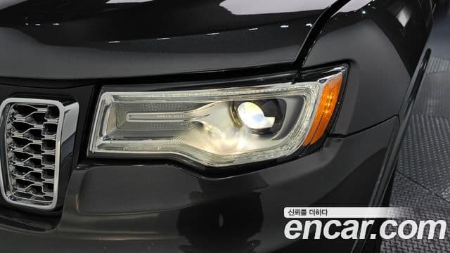 Jeep Grand Cherokee 2020 — Photo 2/35