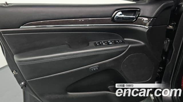 Jeep Grand Cherokee 2020 — Photo 15/35