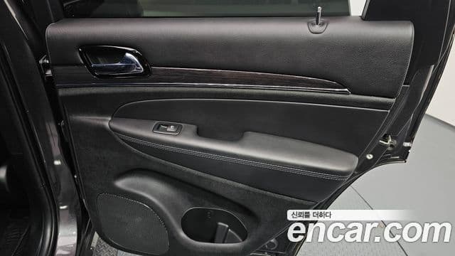 Jeep Grand Cherokee 2020 — Photo 26/35