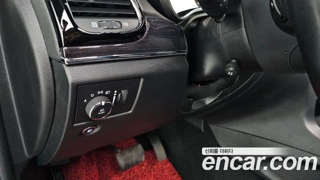 Jeep Grand Cherokee 2020 — Photo 29/35