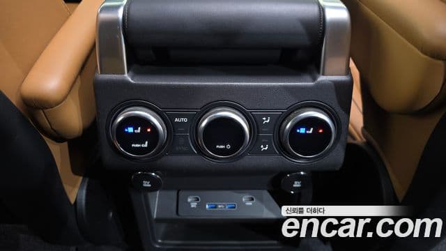 Land Rover Discovery 5 2019 — ფოტო 18/20