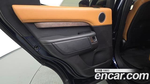Land Rover Discovery 5 2019 — Photo 19/35
