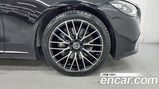 Mercedes-Benz S-Class 2025 — Photo 2/17