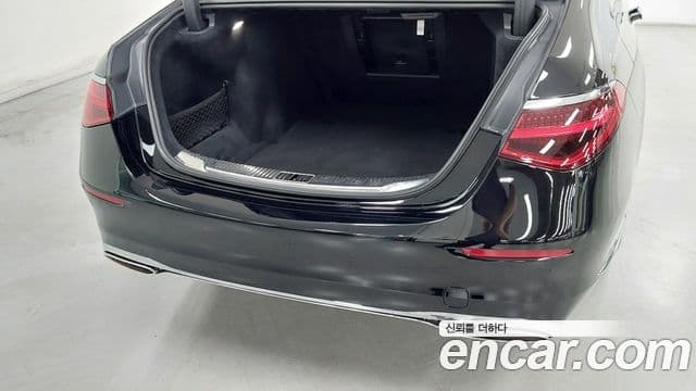 Mercedes-Benz S-Class 2025 — Photo 10/17