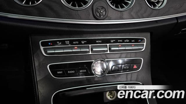 Mercedes-Benz E-Class 2018 — Şəkil 17/20