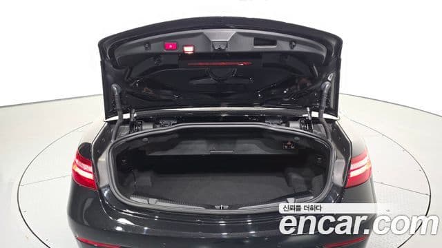 Mercedes-Benz E-Class 2018 — Şəkil 19/20