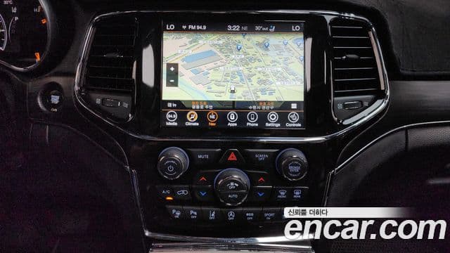 Jeep Grand Cherokee 2021 — Фото 13/20