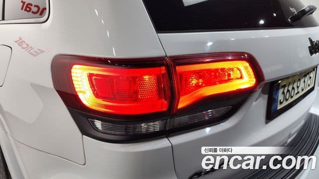 Jeep Grand Cherokee 2021 — Photo 15/35