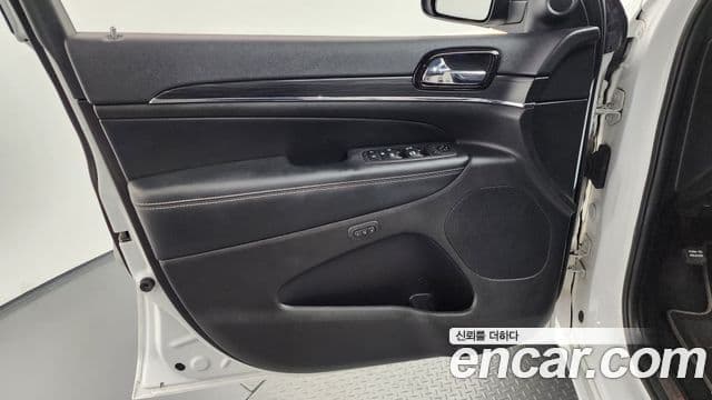 Jeep Grand Cherokee 2021 — Photo 6/35