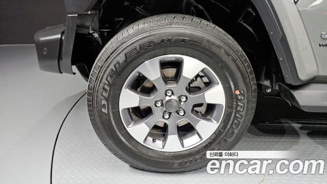 Jeep Wrangler 2023 — Şəkil 18/31