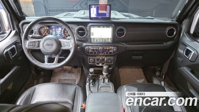 Jeep Wrangler 2023 — Şəkil 24/31