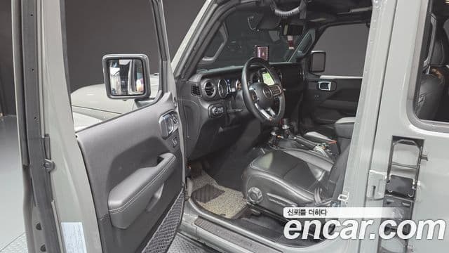 Jeep Wrangler 2023 — Şəkil 25/31