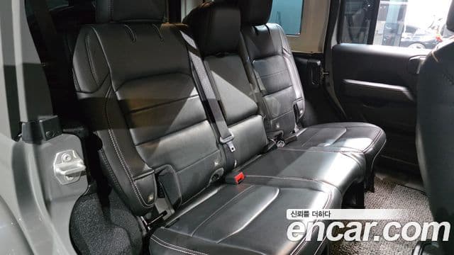 Jeep Wrangler 2023 — Şəkil 27/31