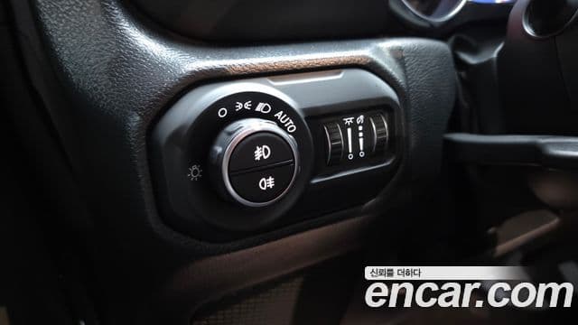 Jeep Wrangler 2023 — Şəkil 30/31