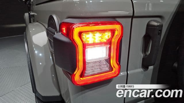 Jeep Wrangler 2023 — Şəkil 15/31