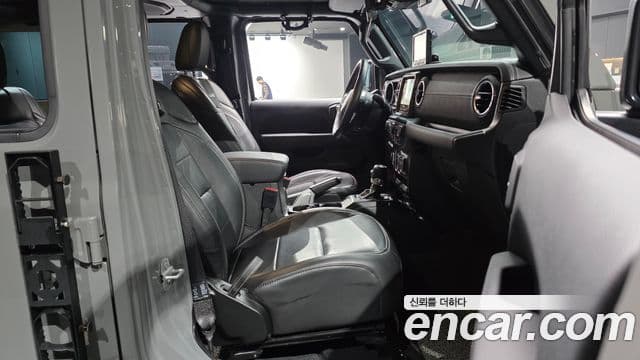 Jeep Wrangler 2023 — Şəkil 16/31