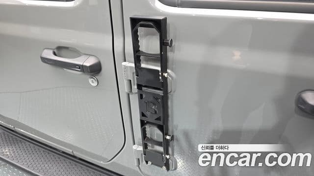 Jeep Wrangler 2023 — Şəkil 8/31
