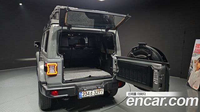 Jeep Wrangler 2023 — Şəkil 21/31