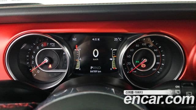 Jeep Wrangler 2021 — ფოტო 8/20
