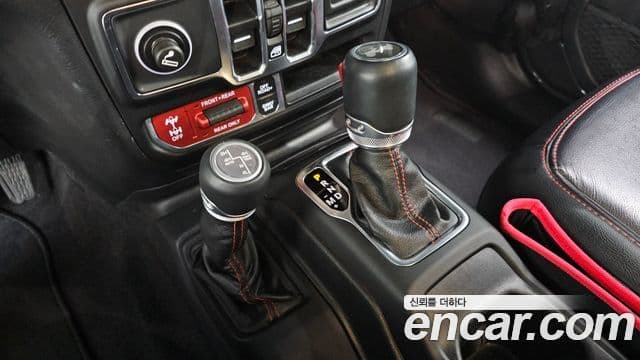 Jeep Wrangler 2021 — ფოტო 9/20