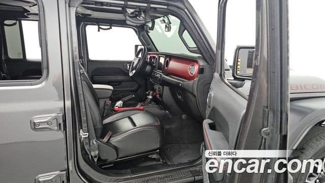 Jeep Wrangler 2021 — ფოტო 18/20