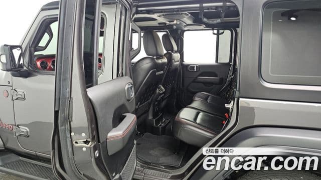 Jeep Wrangler 2021 — ფოტო 19/20