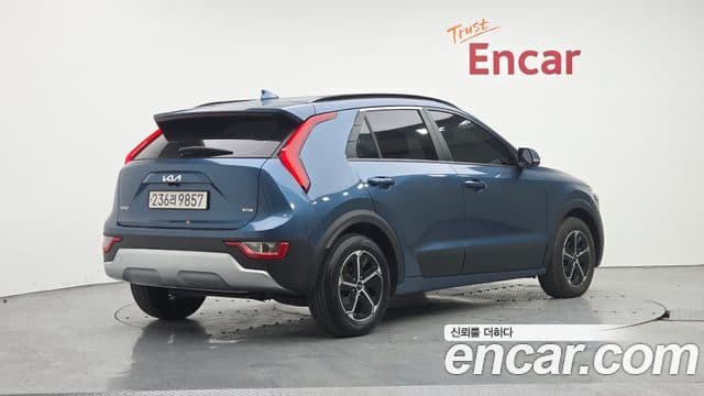 Kia Niro 2022 — Фото 2/20